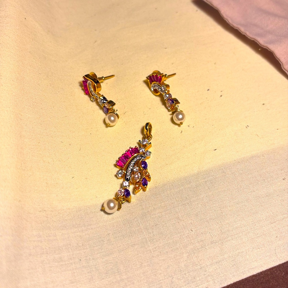 Pendant set